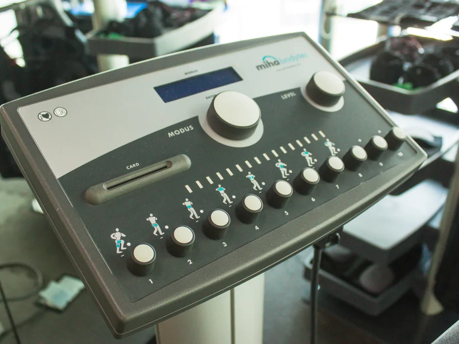 جهاز miha bodytec داخل الاستوديو